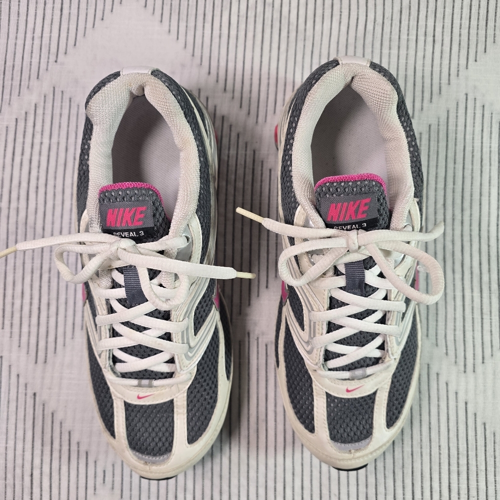Nike Reveal 3 Gray & White Pink Shocks Size 7.5 Women's 365940-062 - Picture 3 of 10